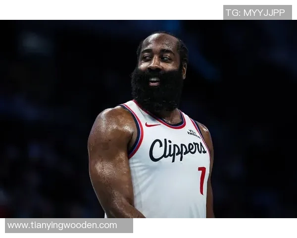 篮球场上的男生明星头像展现个性与魅力的完美结合